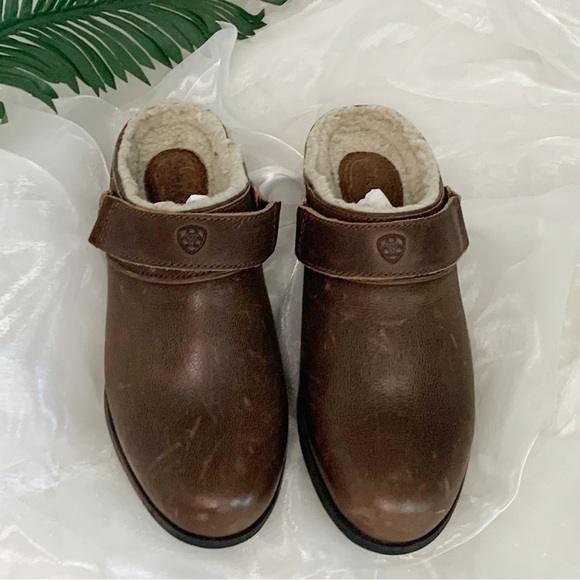 Ariat Women’s Sport Mule Fur! Mule Shoe - Picture 5 of 11